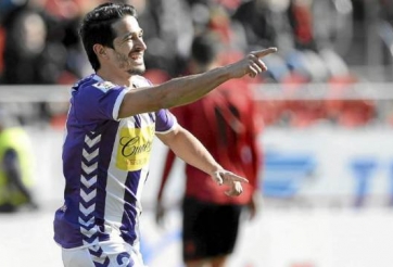 VIDEO: Siêu phẩm xoay người ghi bàn của Denis Bergkamp được tái hiện ở TBN